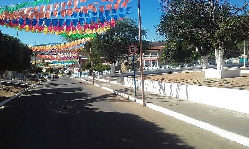 ALEGRE-BA-AVENIDA PRINCIPAL E PRAA-FOTO:FACEBOOK - ALEGRE - BA