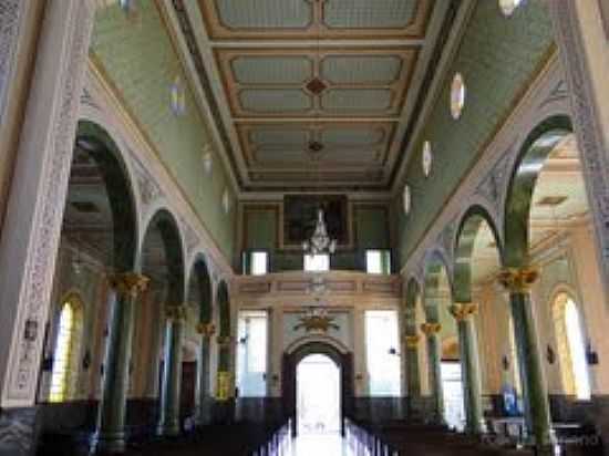 INTERIOR DA IGREJA DE N.SRA.DA MEDALHA MILAGROSA-FOTO:ROBERTA SORIANO E AR - MONTE SIO - MG