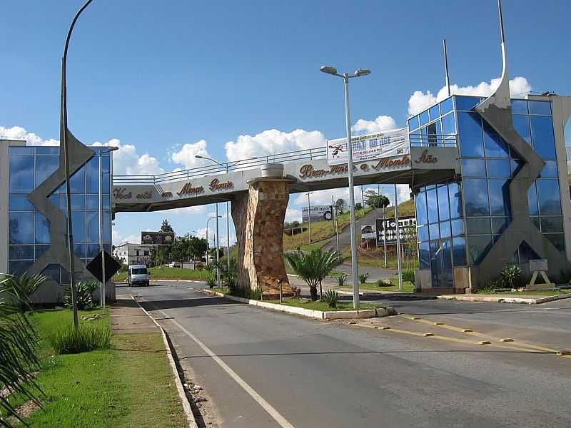 MONTE SIO-MG-PRTICO DE ENTRADA DA CIDADE-FOTO:PAULO ROSRIO - MONTE SIO - MG