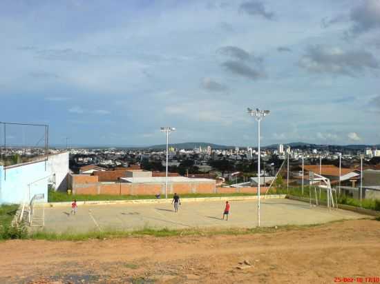 QUADRA POLIESPORTIVA DA VILA OLIVEIRA EM MONTES CLAROS., POR EDIVALDO (D) - MONTES CLAROS - MG