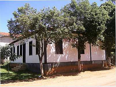 UMA DAS CASAS MAIS ANTIGAS, POR ZE FERNANDES - MORRO DA GARA - MG