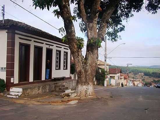 RUA EM MORRO DO FERRO-FOTO:ANDR LUS VIEIRA - MORRO DO FERRO - MG