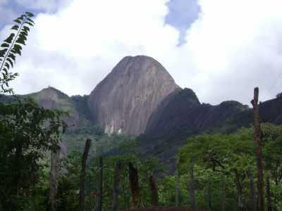 PEDRA DO FACO, POR KARONE MARLLUS - MUTUM - MG