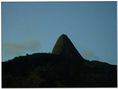 PEDRA DO FACO , POR KARONE MARLLUS - MUTUM - MG