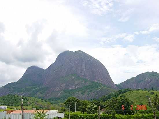 PEDRA INVEJADA EM MUTUM-FOTO:ELPDIO JUSTINO DE A - MUTUM - MG