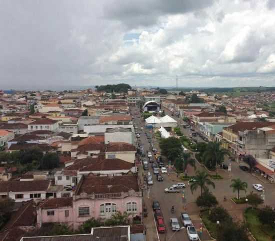 MUZAMBINHO-MG-AVENIDA DR.AMRICO LUZ EM DIA DE CARNAVAL-FOTO:CLEUSA ELY SANTOS SOARES - MUZAMBINHO - MG