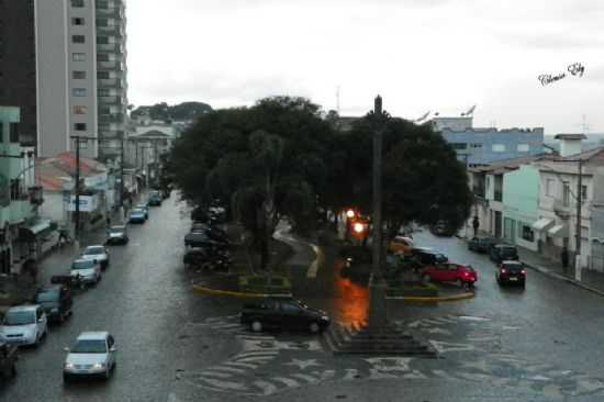 CRUZEIRO DE PEDRA, POR CLEUSA ELY SANTOS SOARES - MUZAMBINHO - MG