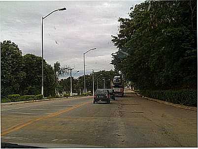 AVENIDA-FOTO:MARCO ANTNIO CALDEI  - NAQUE - MG