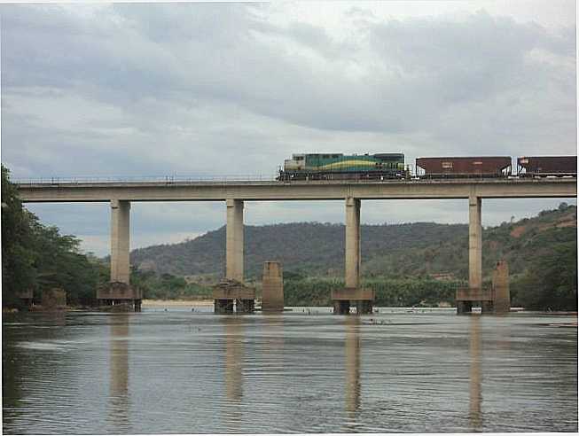 ESTRADA FERROVIRIA - FOZ DO RIO SANTO ANTONIO POR ANDR AUGUSTO DE OLIVEIRA - NAQUE - MG