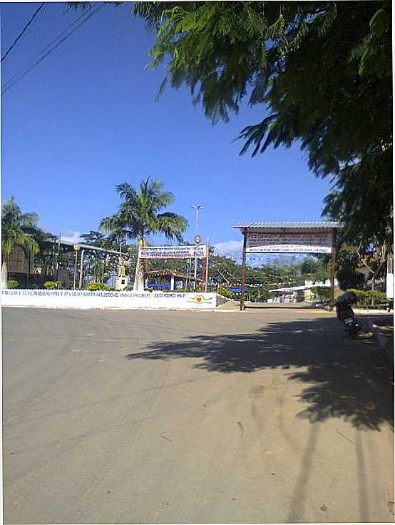 PRAA DA IGREJA CATLICA SANTO ANTONIO EM NAQUE, POR SAMARA PAULA - NAQUE - MG