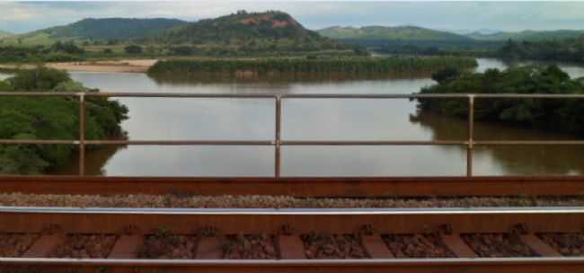 FOZ DO RIO SANTO ANTNIO E RIO DOCE  NA CIDADE DE NAQUE MG  BRASIL., POR ANDR AUGUSTO DE OLIVEIRA - NAQUE - MG