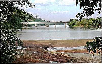 PONTE SOBRE O RIO SANTO ANTONIO-FOTO:TIO GEGECA  - NAQUE - MG