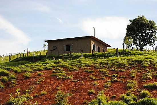 NATRCIA-MG-CASA EM REA RURAL-FOTO:GLUCIO ALMEIDA - NATRCIA - MG