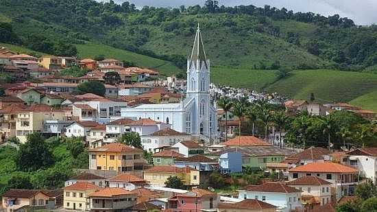 NATRCIA-MG-MATRIZ DE SANTA CATARINA DE ALEXANDRIA E PARTE DA CIDADE-FOTO:PAROQUIA.ORG.BR - NATRCIA - MG