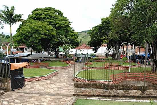 NATRCIA-MG-PRAA DA MATRIZ-FOTO:GLUCIO ALMEIDA - NATRCIA - MG