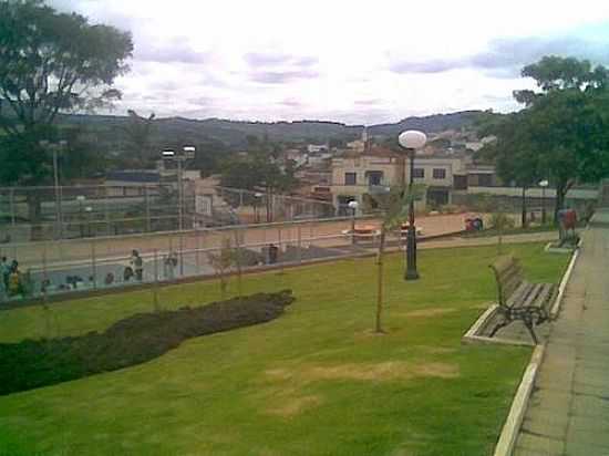 PRAA NEGRO DE LIMA E VISTA PARCIAL DA CIDADE-FOTO:JOSE JORCELINO - NEPOMUCENO - MG