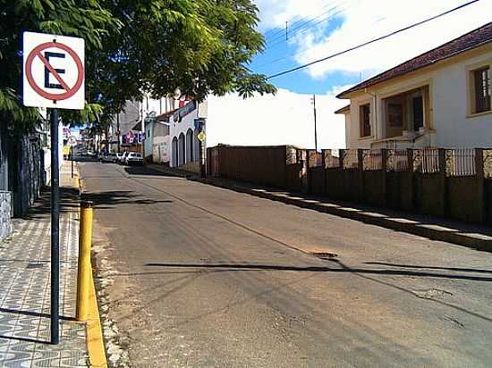 RUA DR.RUBENS RIBEIRO-FOTO:MARCOSGIO - NEPOMUCENO - MG