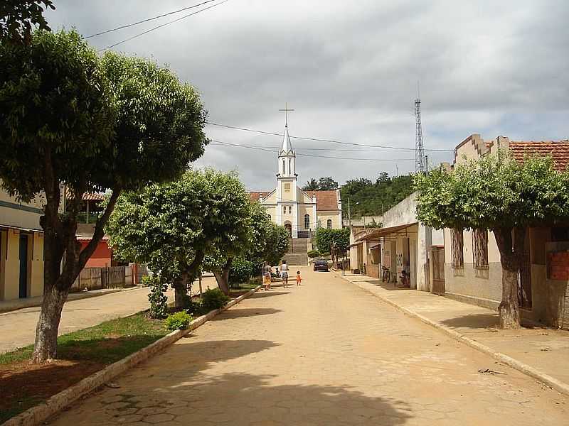 NICOLNDIA-MG-AVENIDA CENTRAL COM A IGREJA AO FUNDO-FOTO:NICE GUES - NICOLNDIA - MG