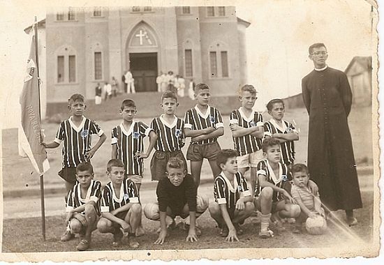 CRUZADA FUTEBOL CLUB EM 1956-FOTO:AROLDINHO DOS REIS - NOVA RESENDE - MG