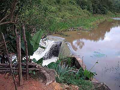 BARRAGEM DO BAIRRO TRINGULO  - NOVO CRUZEIRO - MG