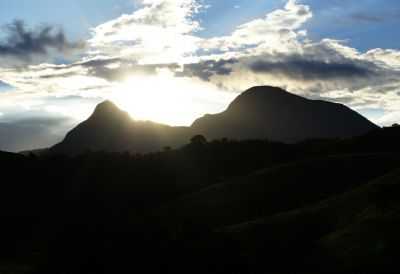 POR DO SOL ENTRE OS CUMES DE INVEJADA, POR ELPDIO JUSTINO DE ANDRADE - OCIDENTE - MG