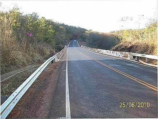 PONTE NA ESTRADA INDO PRA VARZELNDIA EM OLMPIO CAMPOS-FOTO:MARCONEGUEDES@GMAIL. - OLMPIO CAMPOS - MG