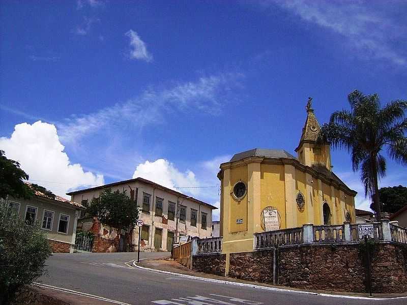 OLIVEIRA-MG-RUA DO CENTRO DA CIDADE-FOTO:ANDR SALIYA - OLIVEIRA - MG