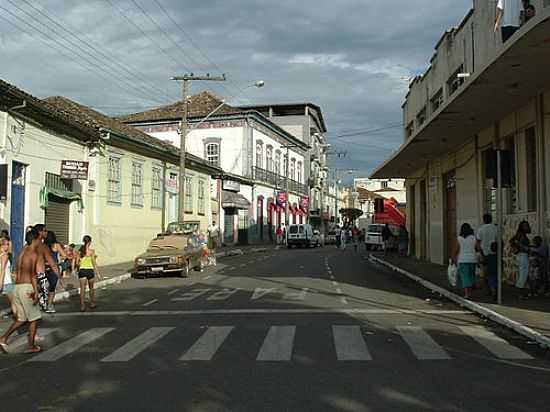 RUA DE OLIVEIRA-FOTO:MONTANHA - OLIVEIRA - MG