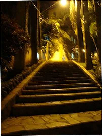 ESCADARIA DA IGREJA MATRIZ DE SANTANA-FOTO:ANDR MOISES - ONA DE PITANGUI - MG