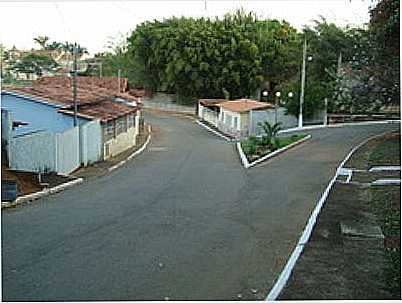 RUA DAS CAVALHADAS-FOTO:ANDR MOISES - ONA DE PITANGUI - MG