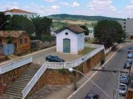 CAPELINHA NO CENTRO DA CIDADE, POR LUIZ ALBERTO - OURO BRANCO - MG
