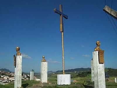 O SANTO CRUZEIRO E EVANGELISTAS FOTO RECEPTIVO SUL DAS GERAIS - OURO FINO - MG