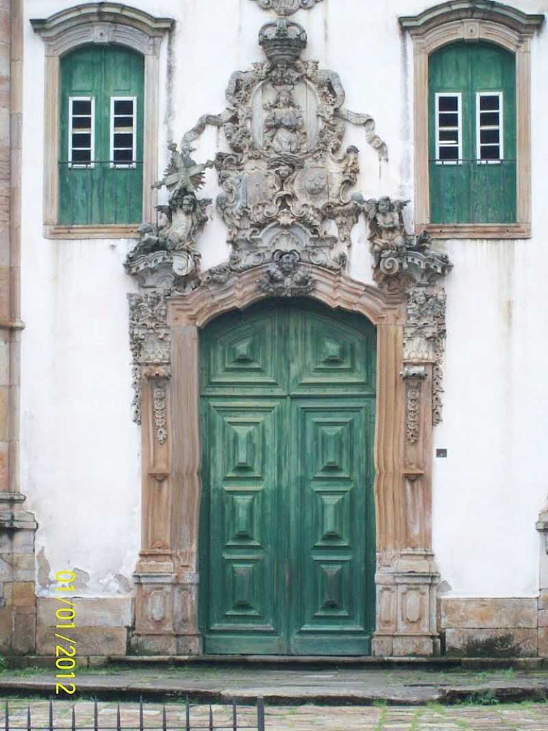 OURO PRETO-MG-PORTAL EM PEDRA SABO DA IGREJA DE SO FRANCISCO-FOTO:JOSUE MARINHO - OURO PRETO - MG