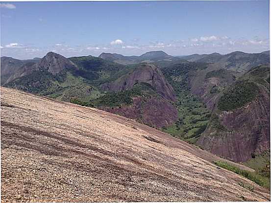  FOTO DA SERRA, DO ALTO DA PEDRA DE OURO VERDE DE MINAS- ARQUIVO DE 16/01/2012 -FOTO:JASON B.GONALVES - OURO VERDE DE MINAS - MG