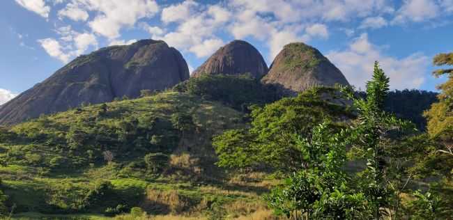 TRES PEDRAS, POR ROGERIO COSTA - OURO VERDE DE MINAS - MG