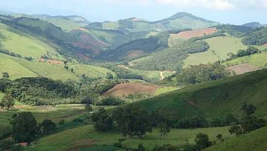 MONTANHAS NO BAIRRO DA PACINCIA-FOT:OVINCIUS MONTGOMERY - PACINCIA - MG