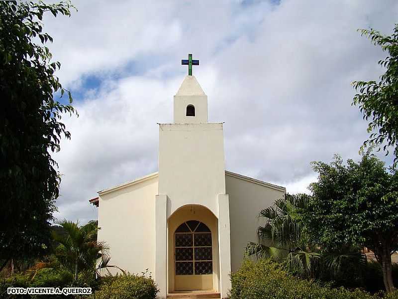 PADRE CARVALHO-MG-IGREJA DE N.SRA.APARECIDA NA VILA CURRAL DE VARAS-FOTO:VICENTE A. QUEIROZ - PADRE CARVALHO - MG