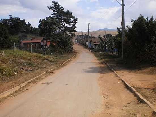 RUA ITAMARANDIBA-FOTOIGOR TADEU SENA: SANT - PADRE JOO AFONSO - MG