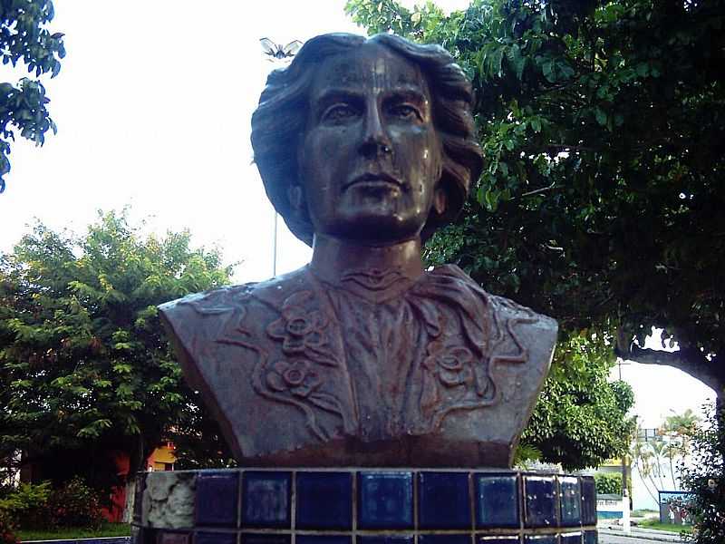 AMLIA RODRIGUES-BA-BUSTO DE AMLIA RODRIGUES NA PRAA-FOTO:OTAVIO CARDOSO - AMLIA RODRIGUES - BA