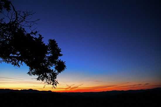 PR DO SOL EM PAIOLINHO-FOTO:FABIANO MORARI - PAIOLINHO - MG