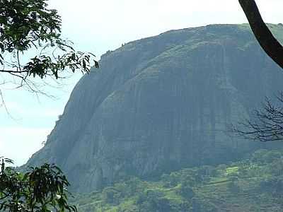 PEDRA MENINA-FOTO:CARMORO  - PALMITAL DOS CARVALHOS - MG