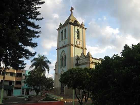 IGREJA MATRIZ DE SO
SEBASTIO FOTO POR THIAGO FESTIVAL - PAPAGAIOS - MG