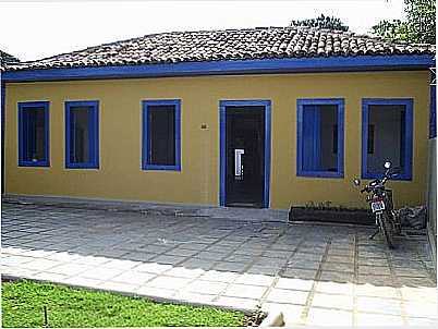 CASA MAIS ANTIGA DE PAPAGAIO ATUAL SECRETARIA DA EDUCAO - PAPAGAIOS - MG