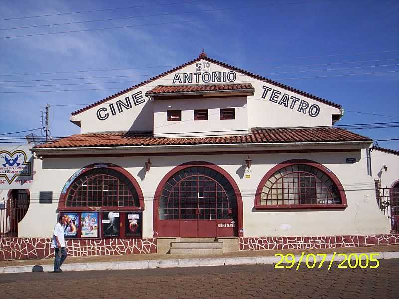 PARACATU-MG-CINE TEATRO SANTO ANTNIO-FOTO:CARLOS ALBERTO ALVES - PARACATU - MG