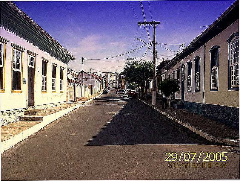 PARACATU-MG-RUA DO CENTRO HISTRICO-FOTO:CARLOS ALBERTO ALVES  - PARACATU - MG