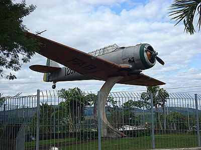 AVIO MONUMENTO-SMBOLO DE PARAGUAU-FOTO:JLIO C. BUENO  - PARAGUAU - MG