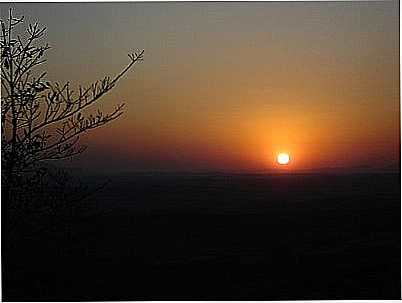 PR-DO-SOL VISTO DA SERRA DA MATINADA-FOTO:JULIO C.BUENO - PARAGUAU - MG