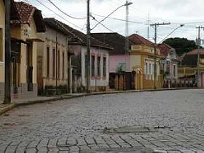 RUA FERREIRA PRADO-FOTO:JLIO C.BUENO - PARAGUAU - MG