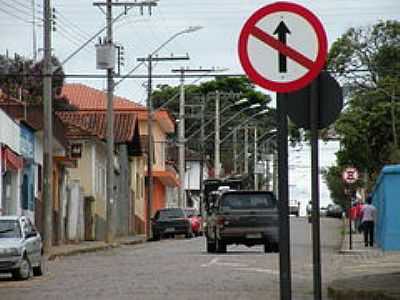 RUA GOVERNADOR VALADARES-FOTO:JLIO C.BUENO - PARAGUAU - MG