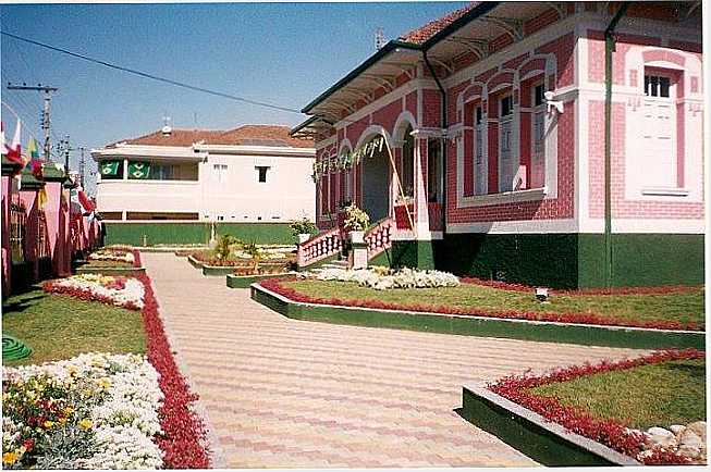 ESCOLA CENTRAL, POR JOS CARLOS PEDROSA DE ALMEIDA - PARAISPOLIS - MG